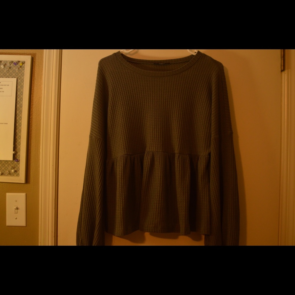 Cute grey top! Brand new never worn!